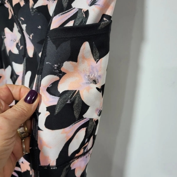 Victoria's Secret Floral Leggings with Side Pockets Small - Picture 4 of 5